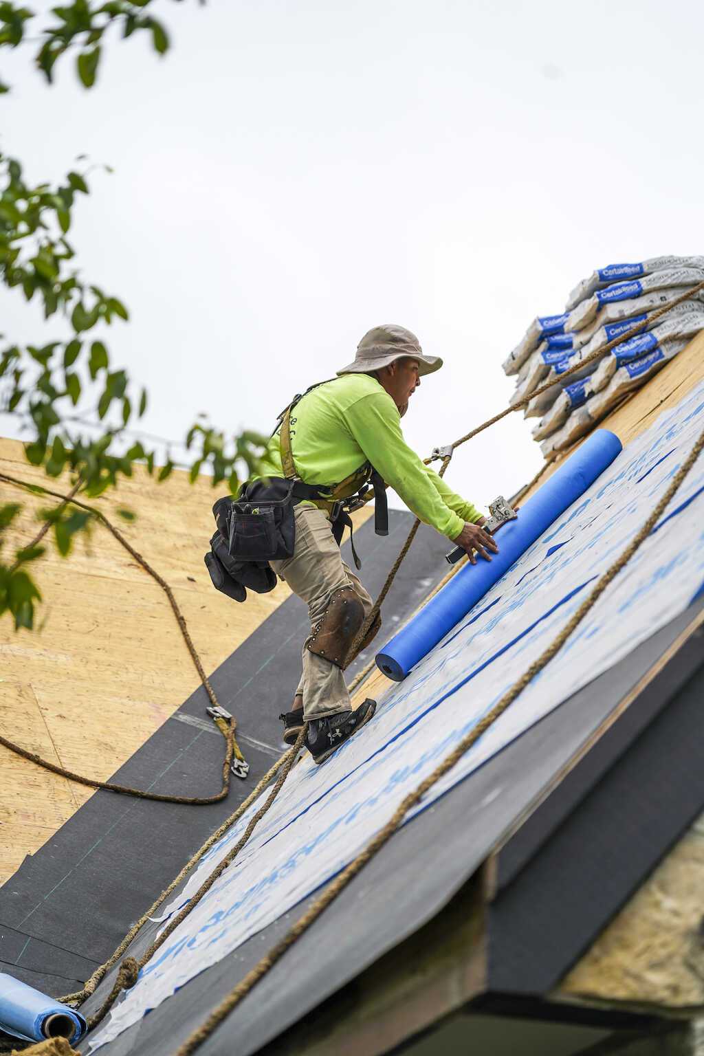 roofing contractor Delafield, WI