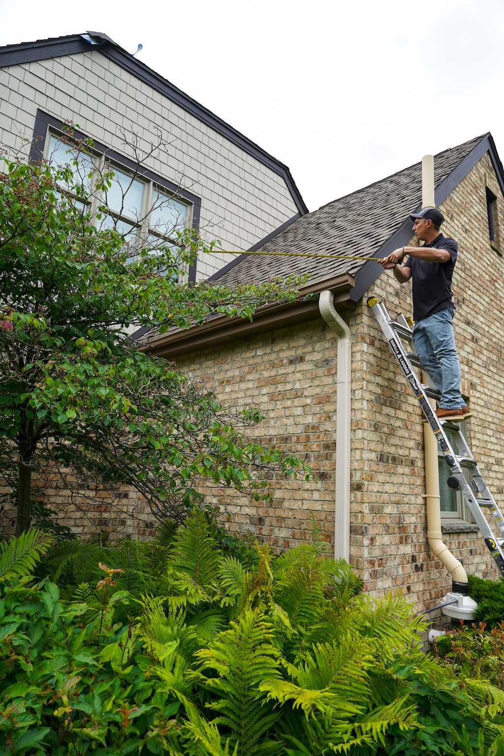 gutters contractor in delafield wi