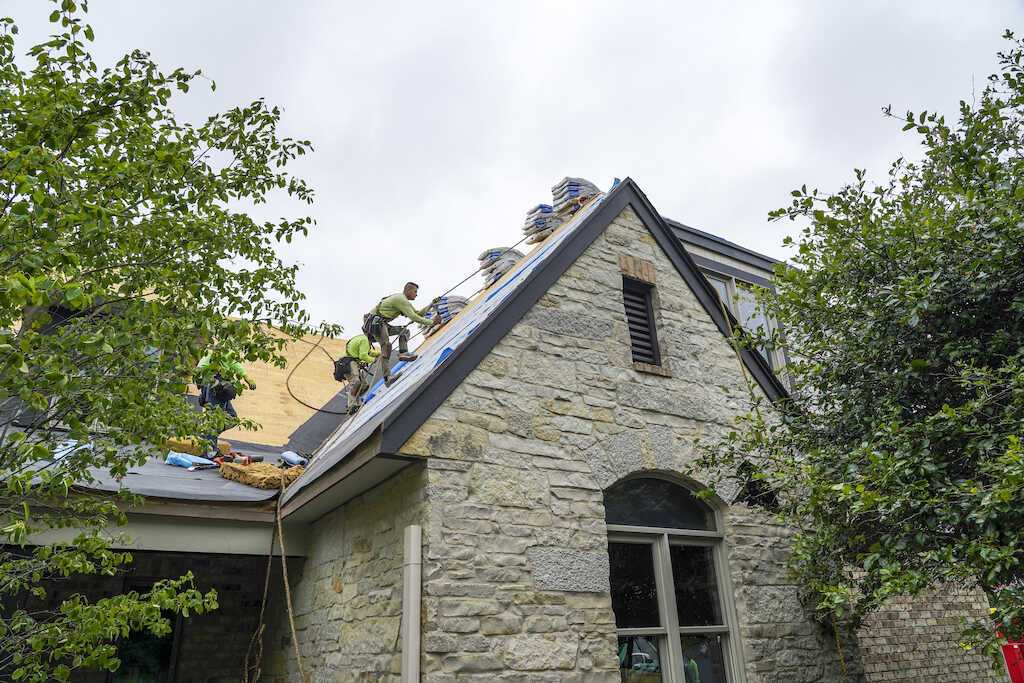roofing contractor services in Delafield, WI