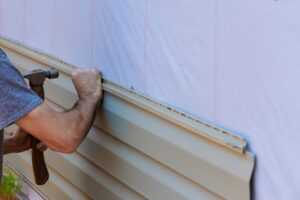 shutterstock 2474001761 When to Choose Vinyl Siding Installation